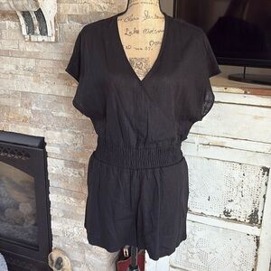 Mono B black elastic waist short sleeve vneck romper two pockets lined shorts